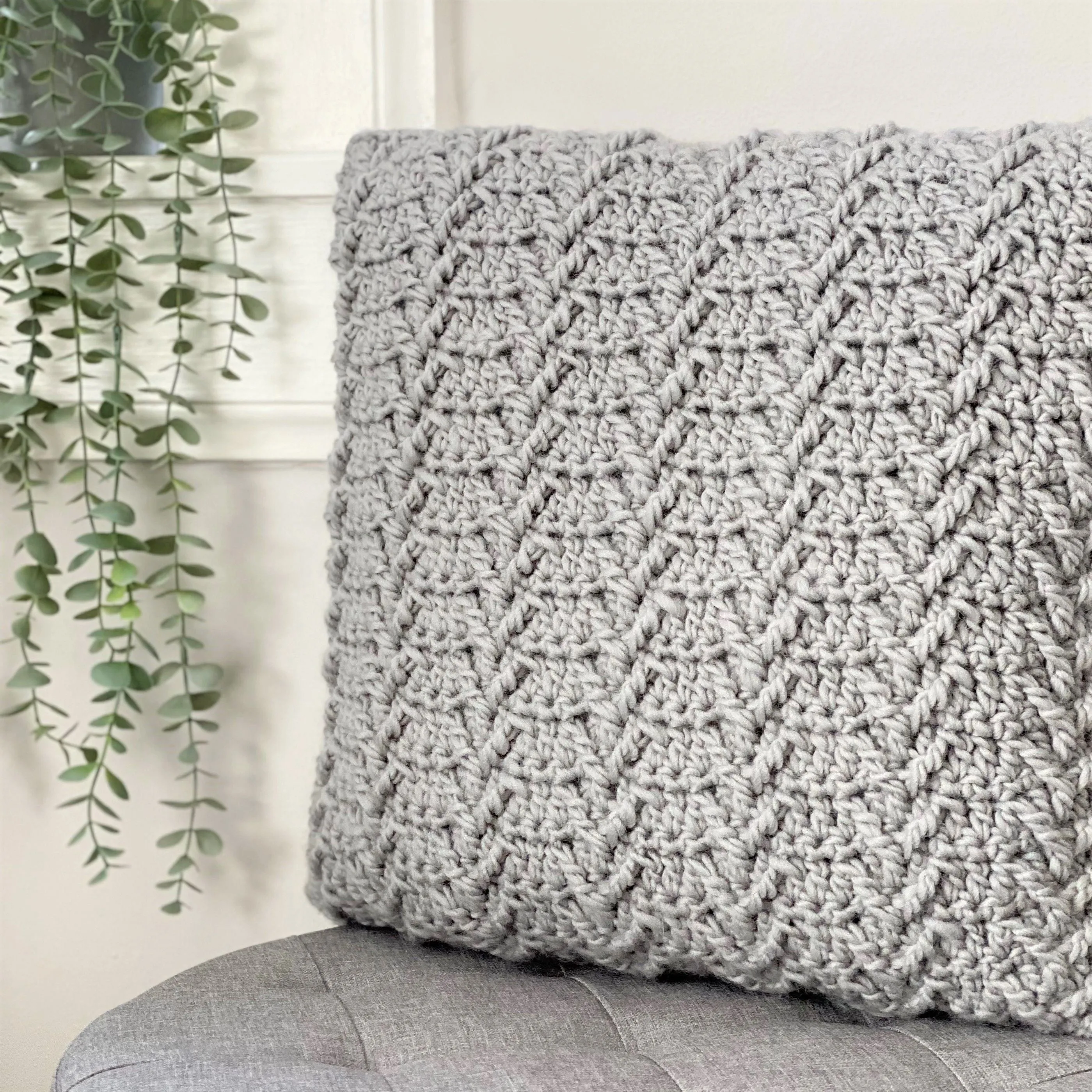 21624-jerome-cushion-1.webp