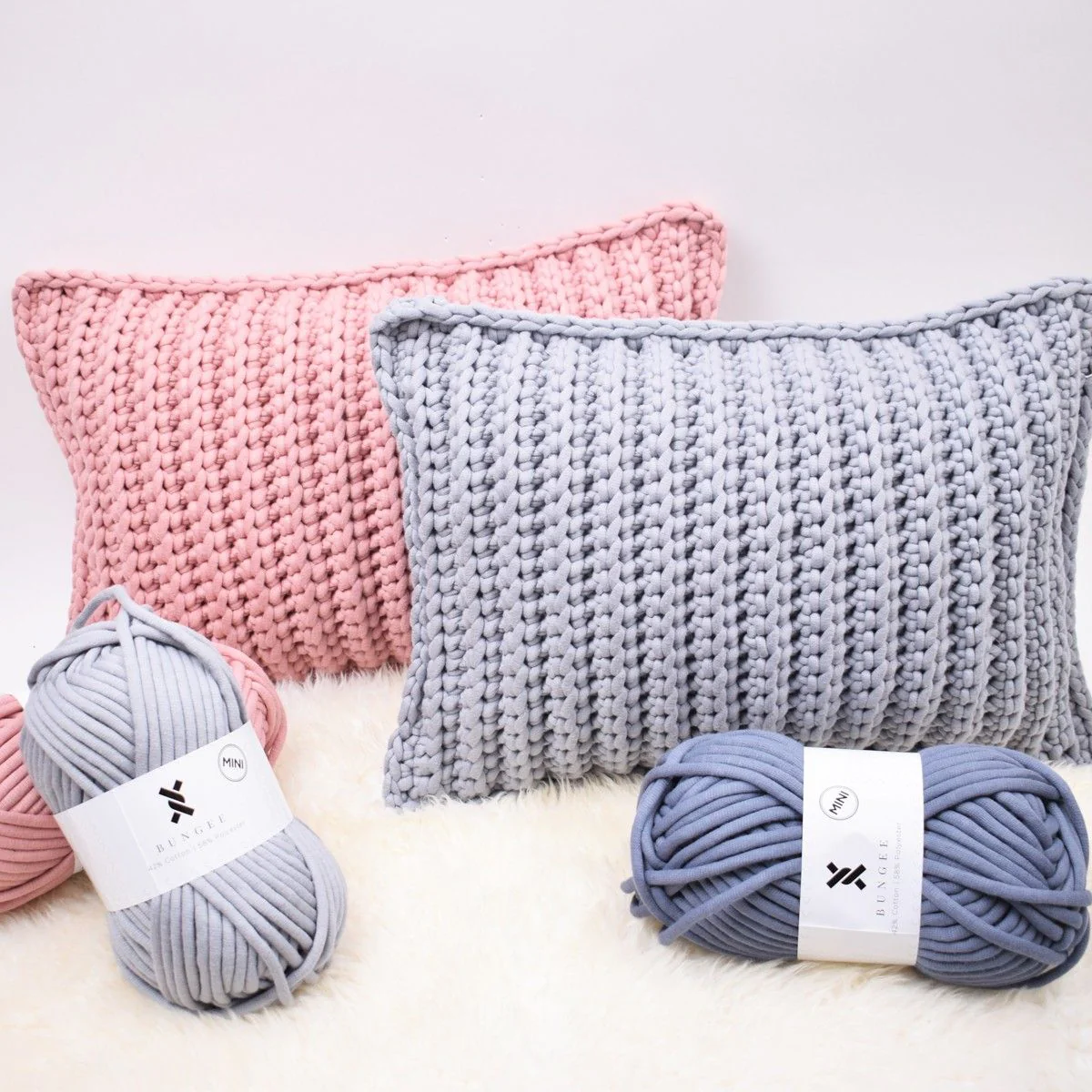 21659-bungee-rib-pillow-long-1.webp