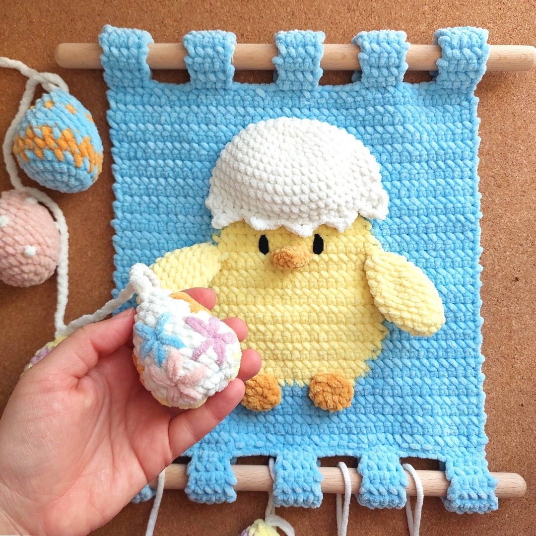 21678-easter-chick-wall-tapestry-1.webp