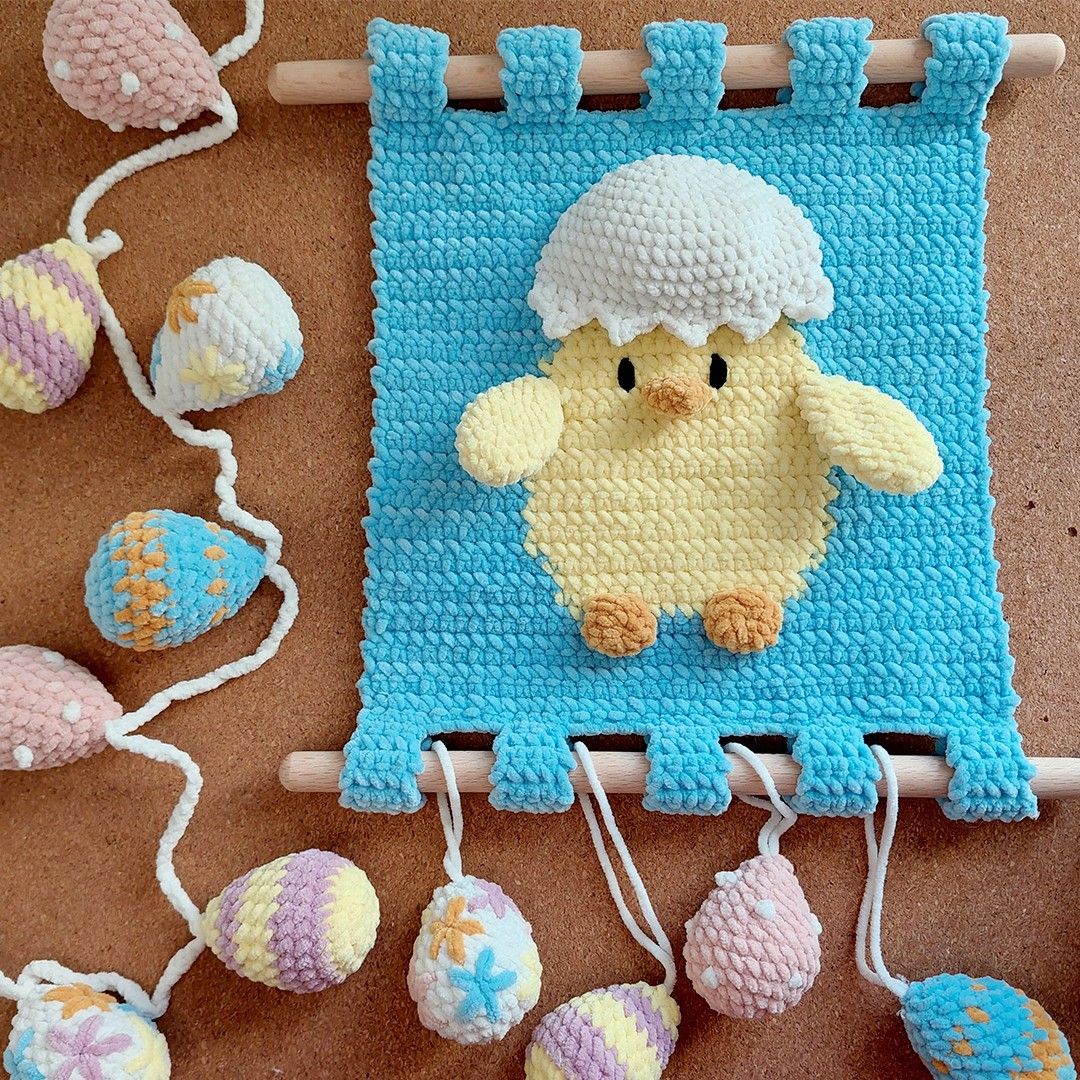 21678-easter-chick-wall-tapestry-1.webp