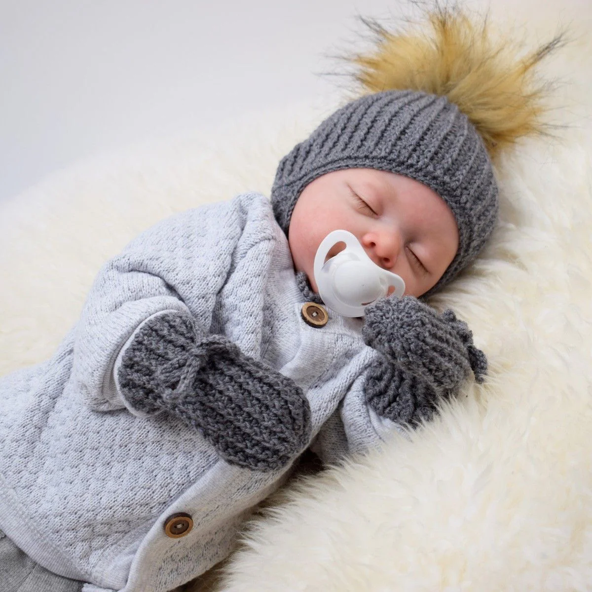 Gry Baby Mittens