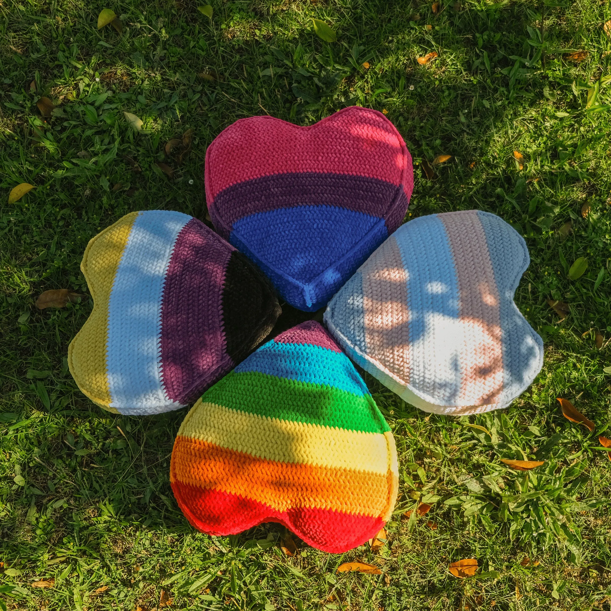 21824-non-binary-pride-heart-pillow-1.webp