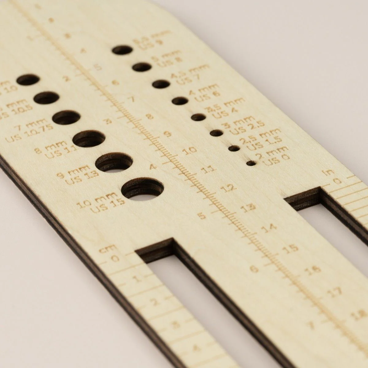 2185-sock-ruler-with-needle-gauge-1.webp
