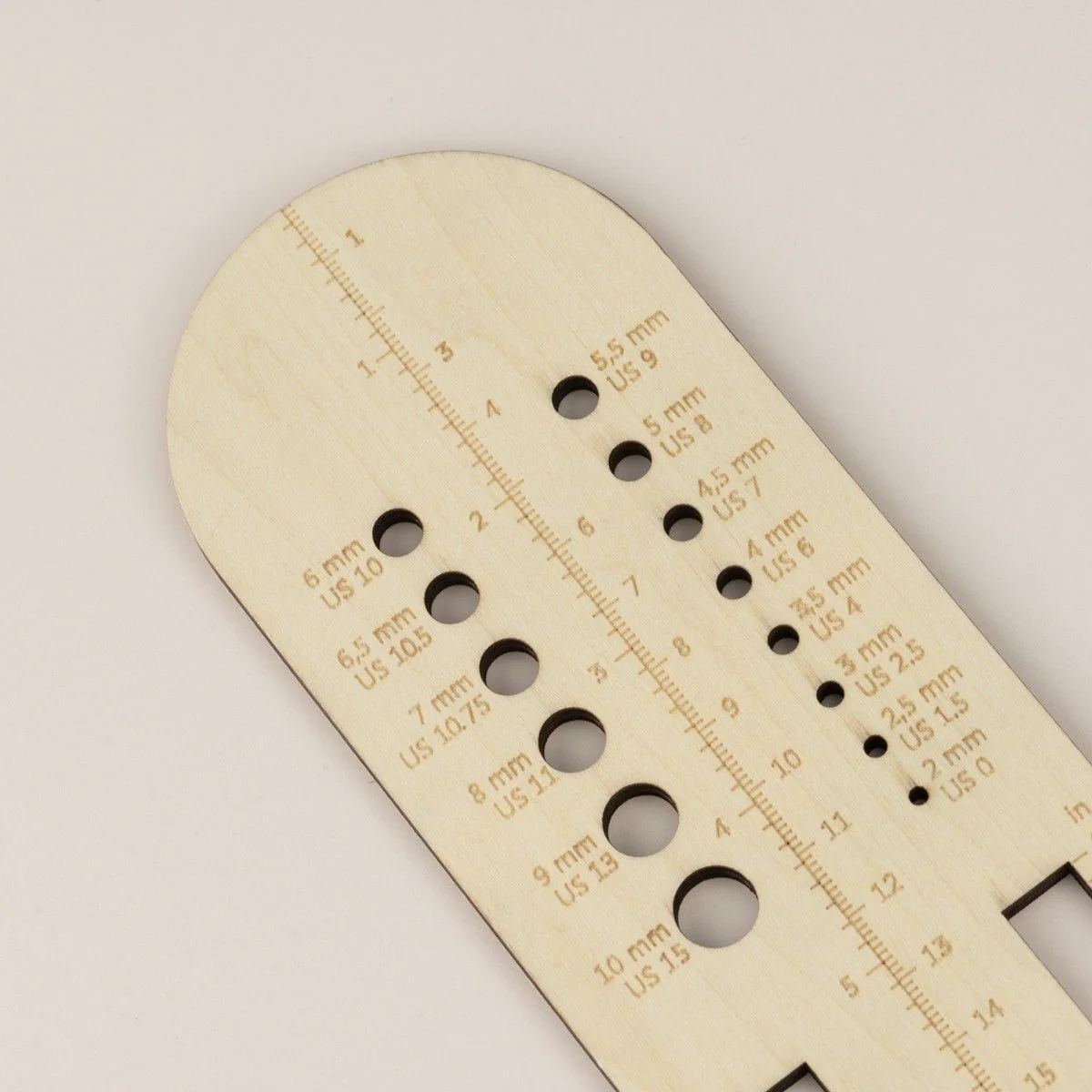 2185-sock-ruler-with-needle-gauge-1.webp