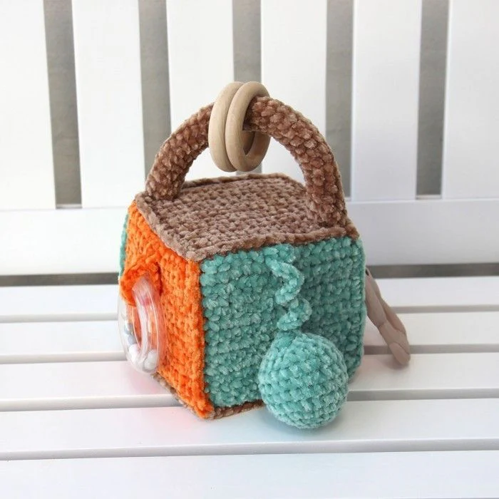 2197-rattle-ring-1.webp