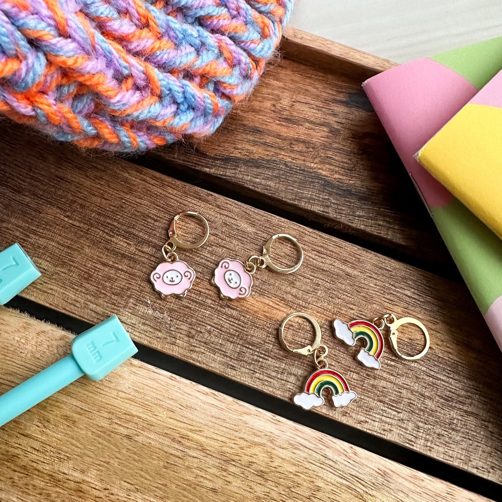 2210-stitch-markers-1.webp