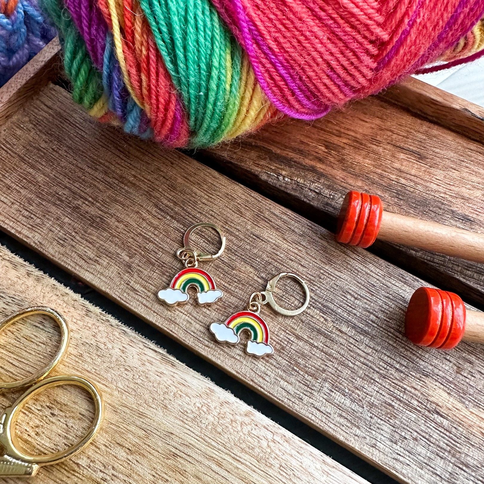2210-stitch-markers-1.webp