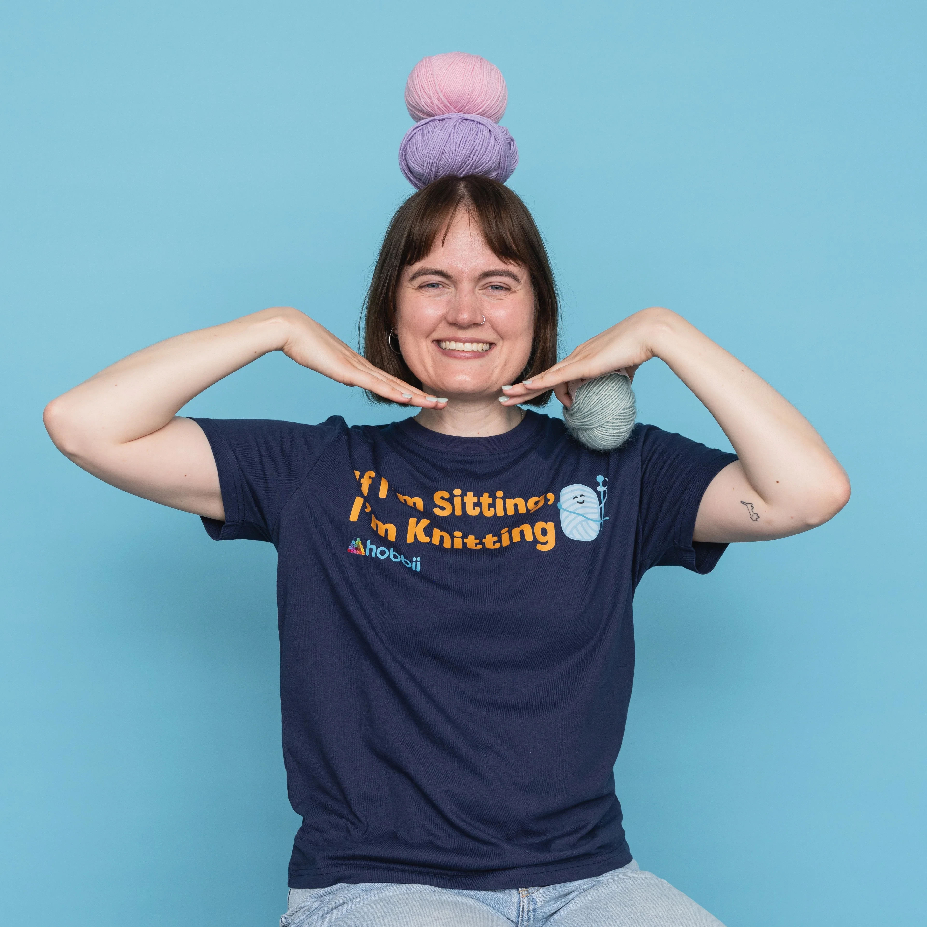 2230-sitting-knitting-t-shirt-yarniis-limited-edition–1.webp