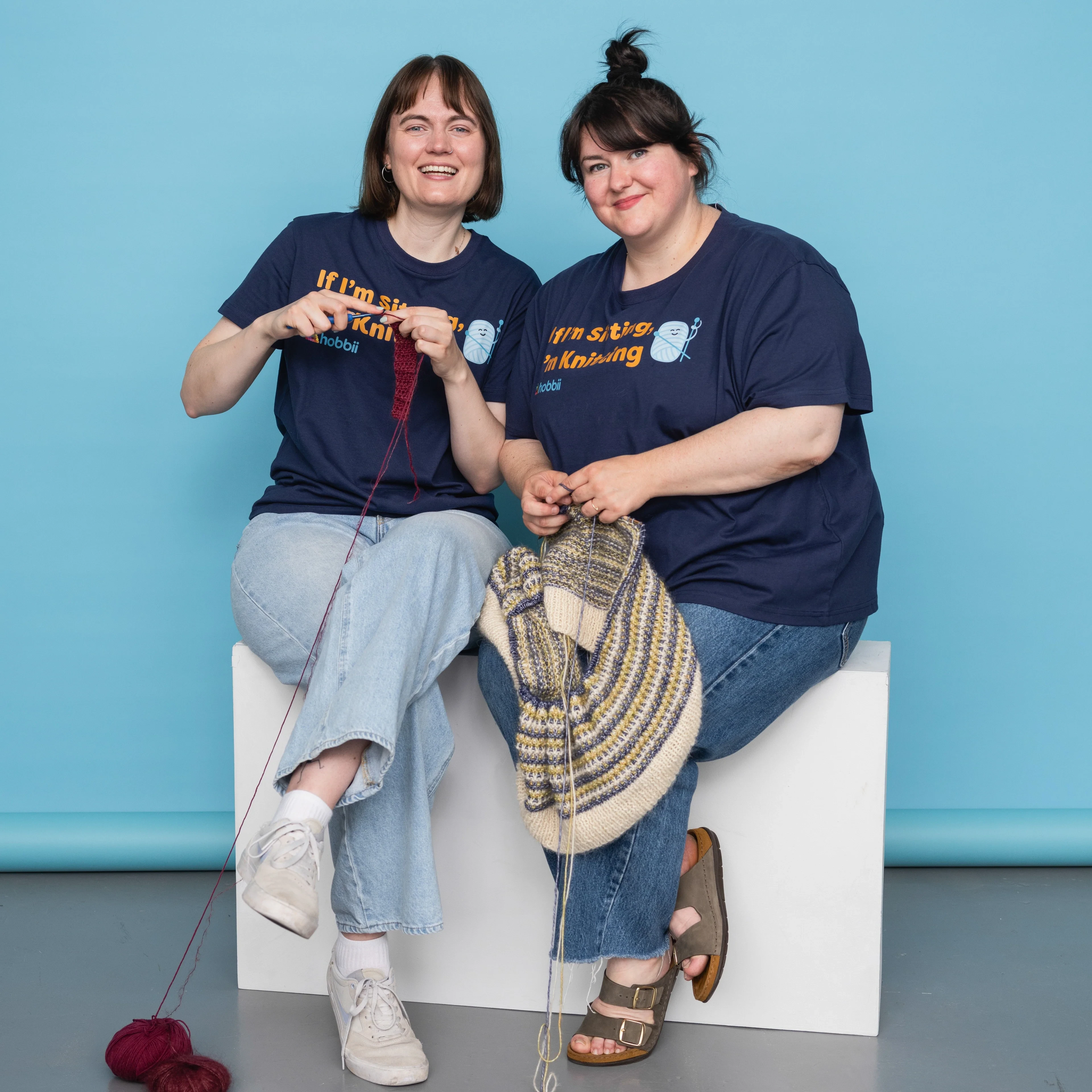 2230-sitting-knitting-t-shirt-yarniis-limited-edition–1.webp