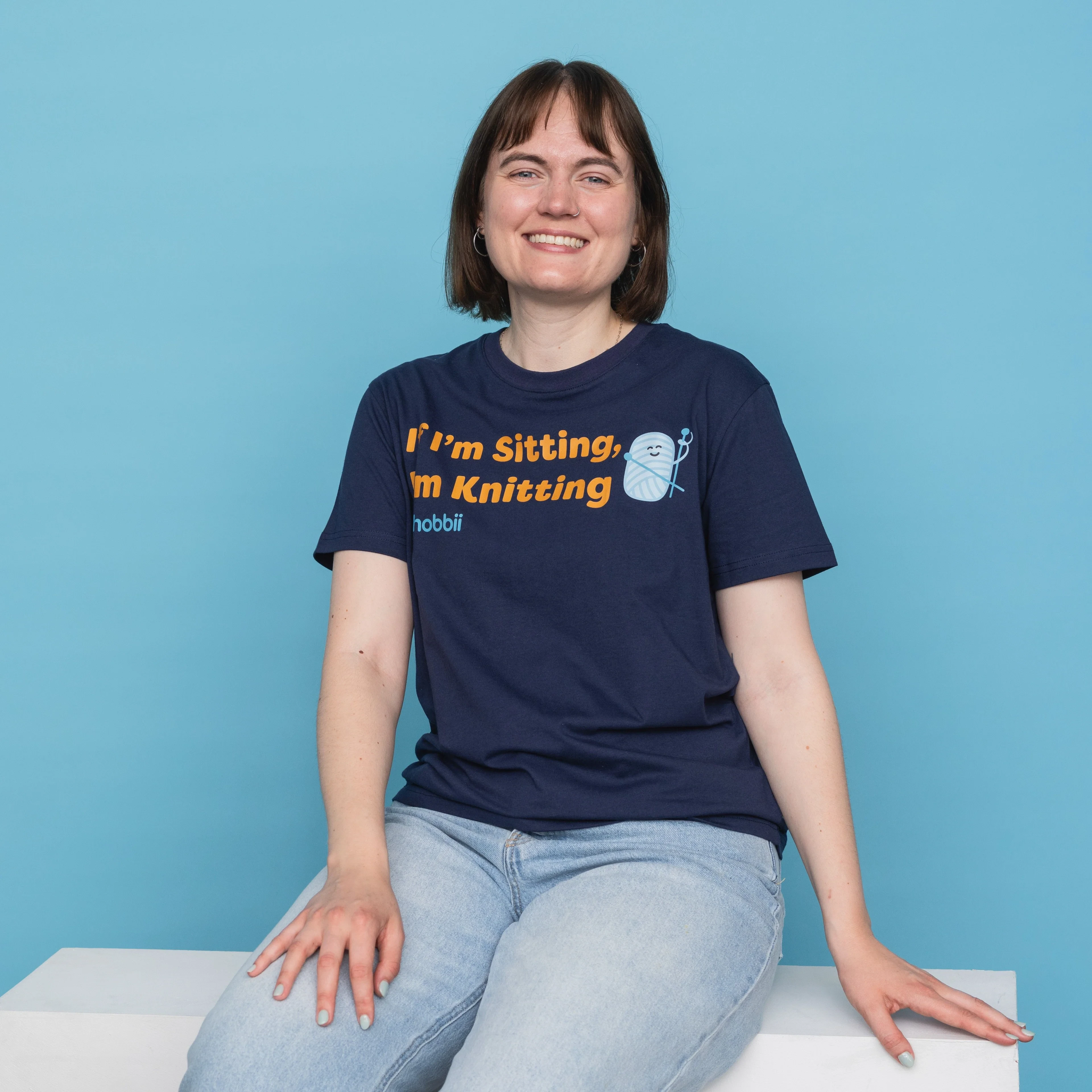 2230-sitting-knitting-t-shirt-yarniis-limited-edition–1.webp