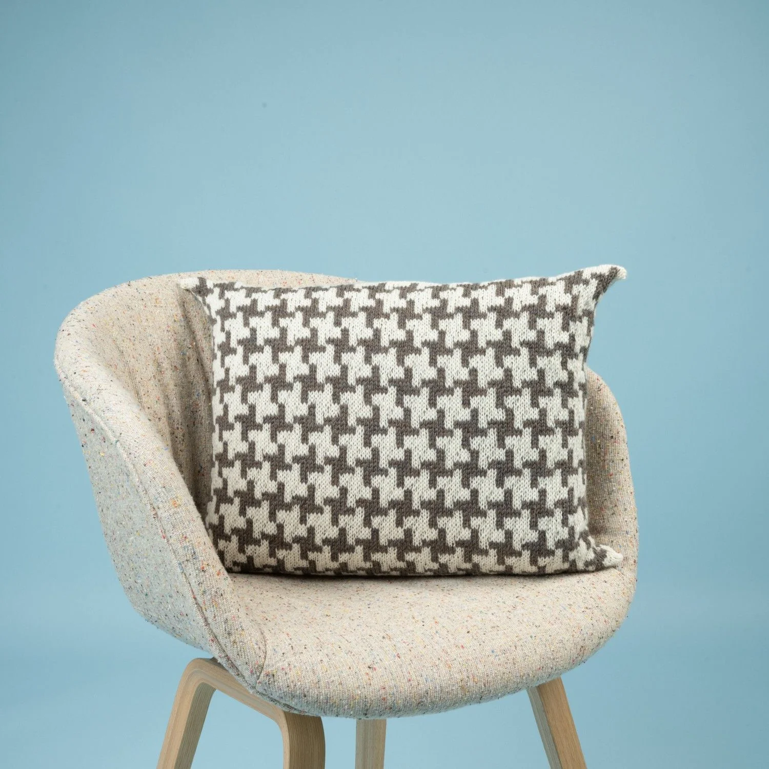22538-letland-pillow-with-cross-pattern-1.webp