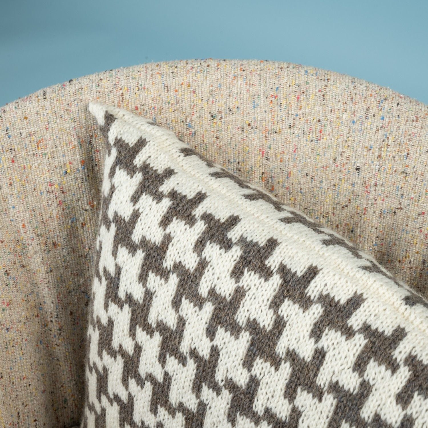 22538-letland-pillow-with-cross-pattern-1.webp