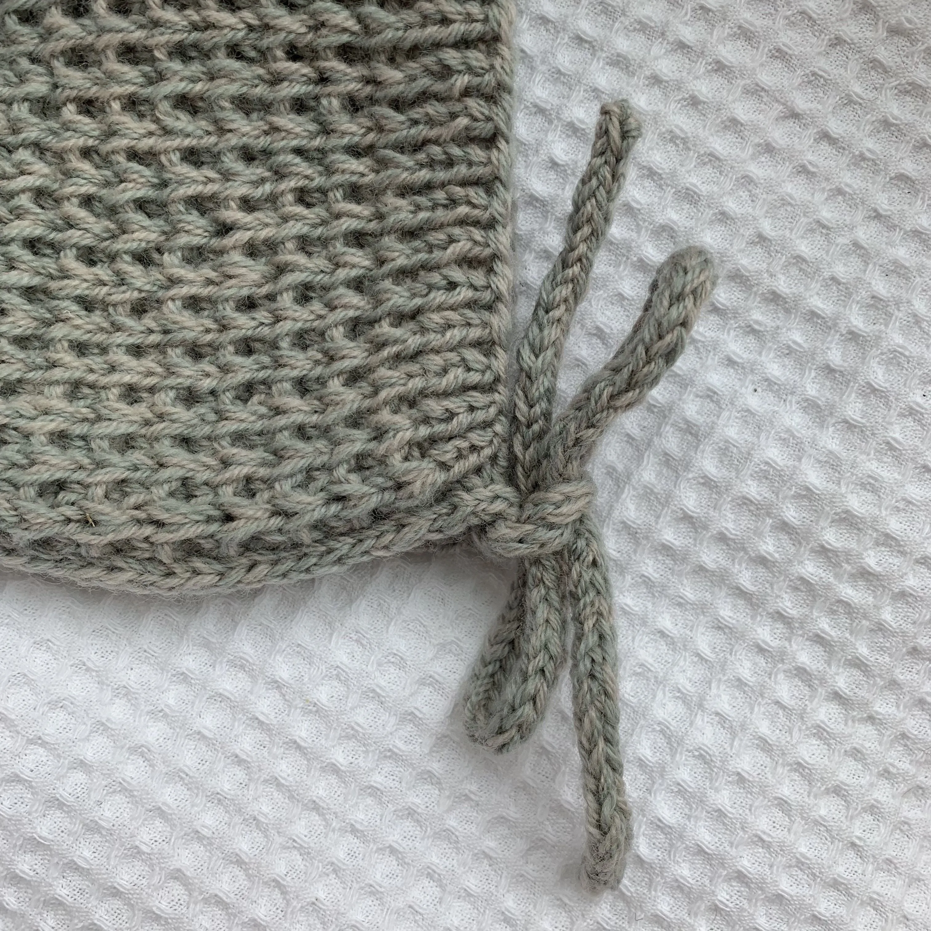 22819-sensommer-bonnet-evergreen-1.webp