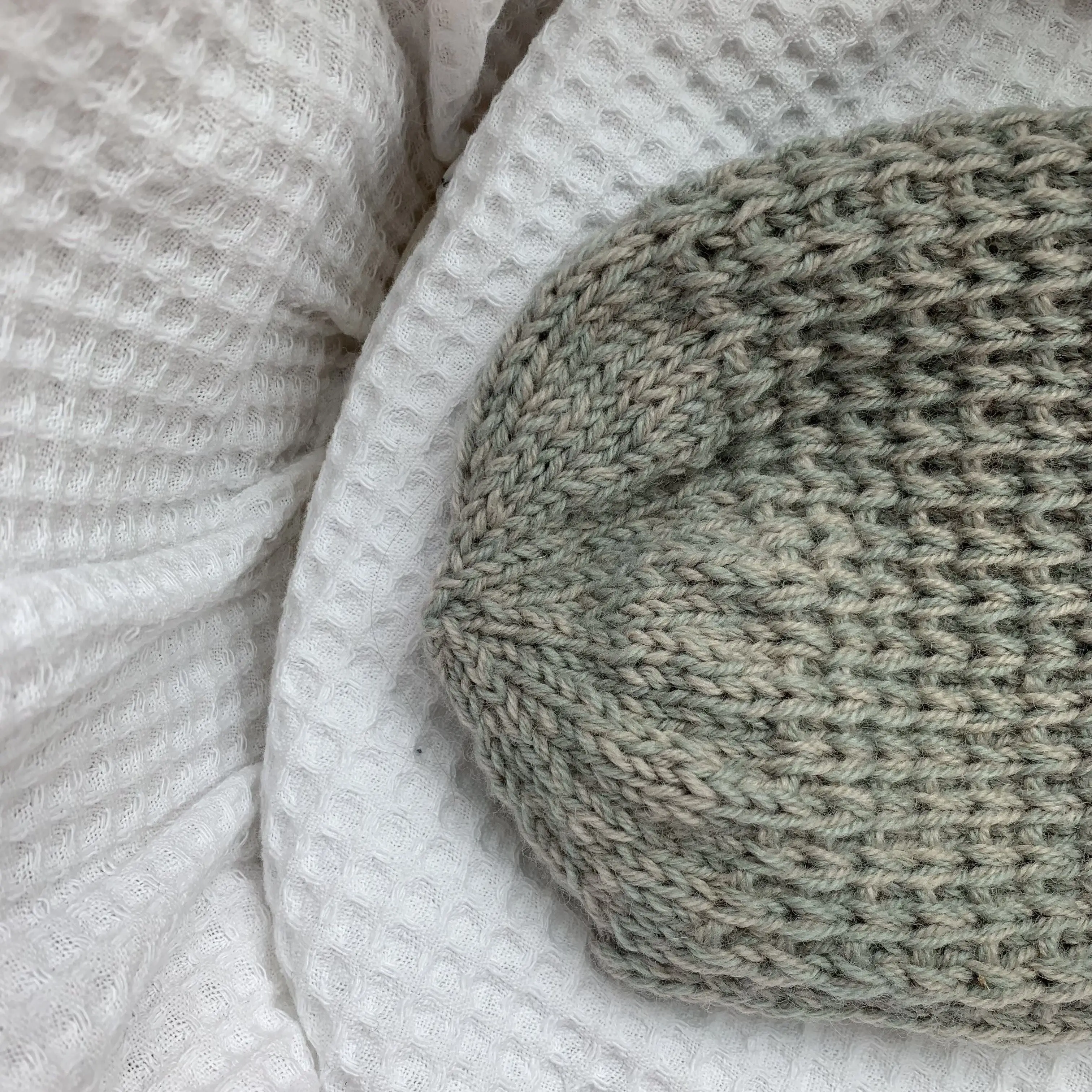 22819-sensommer-bonnet-evergreen-1.webp