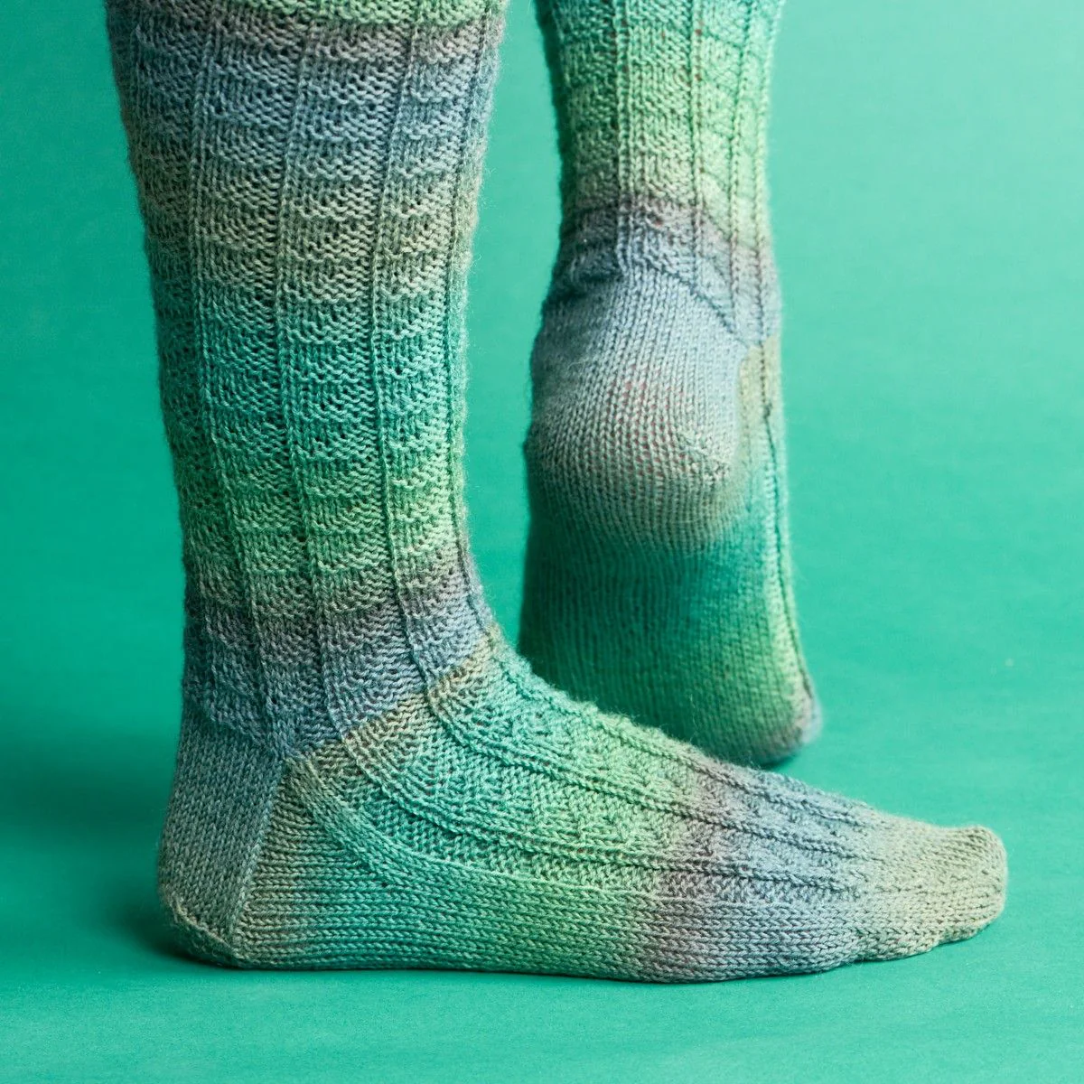 22870-isar-knee-high-socks-1.webp