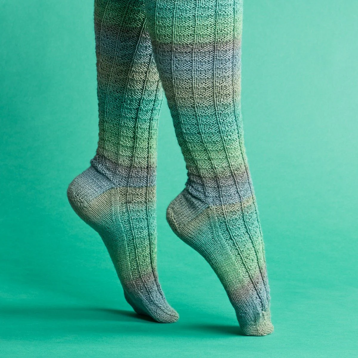 22870-isar-knee-high-socks-1.webp