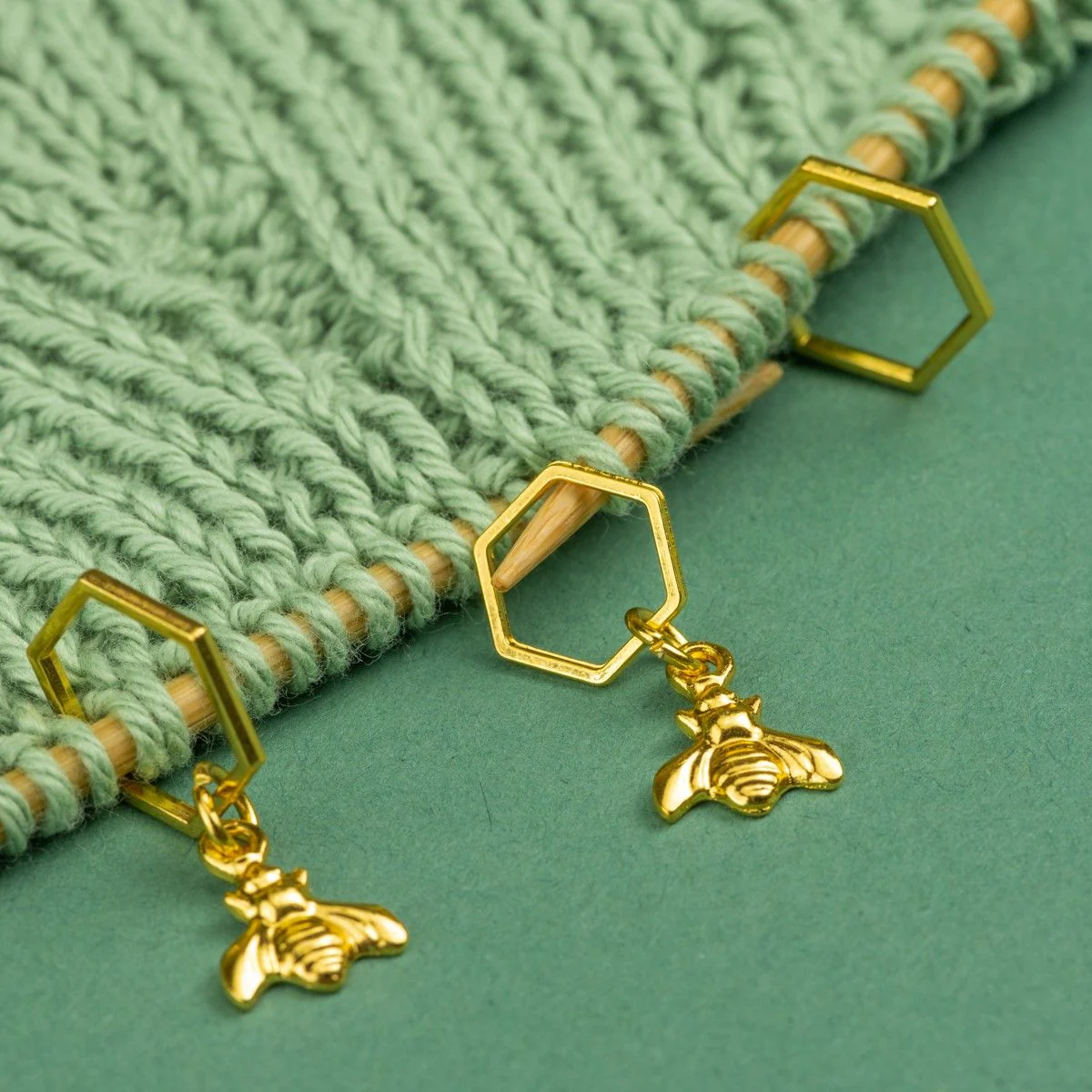 2411-stitch-markers-bee-1.webp