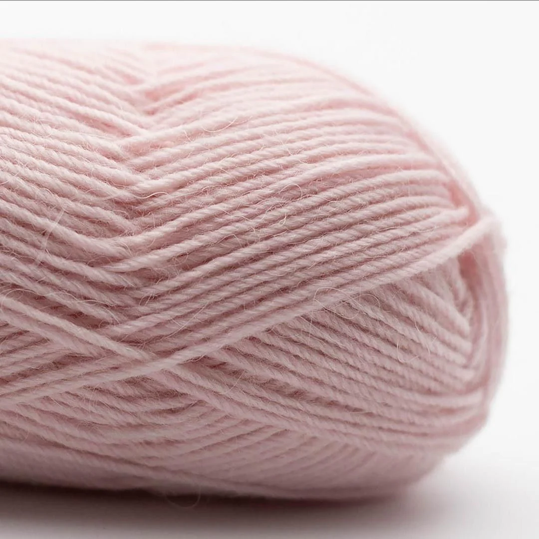 24145-edelweiss-alpaka-4-ply-25g-1.webp