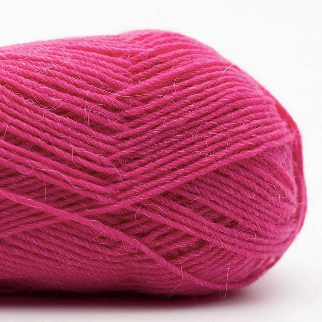 24145-edelweiss-alpaka-4-ply-25g-1.webp
