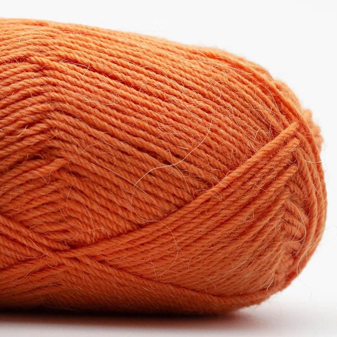 24145-edelweiss-alpaka-4-ply-25g-1.webp
