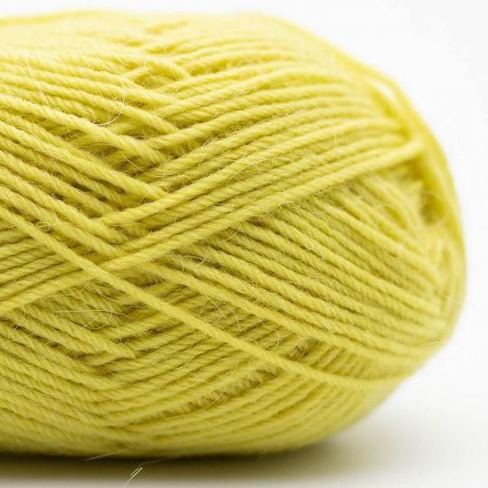 24145-edelweiss-alpaka-4-ply-25g-1.webp