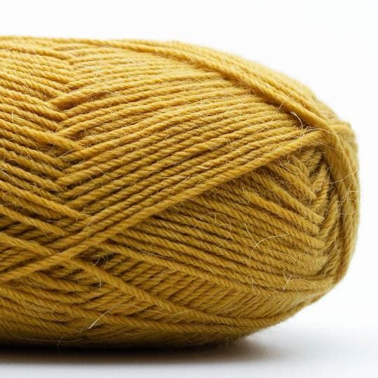 24145-edelweiss-alpaka-4-ply-25g-1.webp