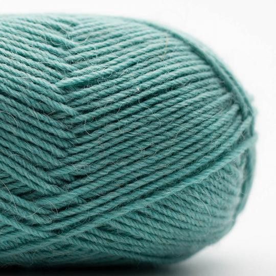 24145-edelweiss-alpaka-4-ply-25g-1.webp