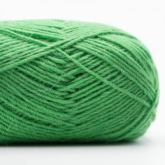 24145-edelweiss-alpaka-4-ply-25g-1.webp