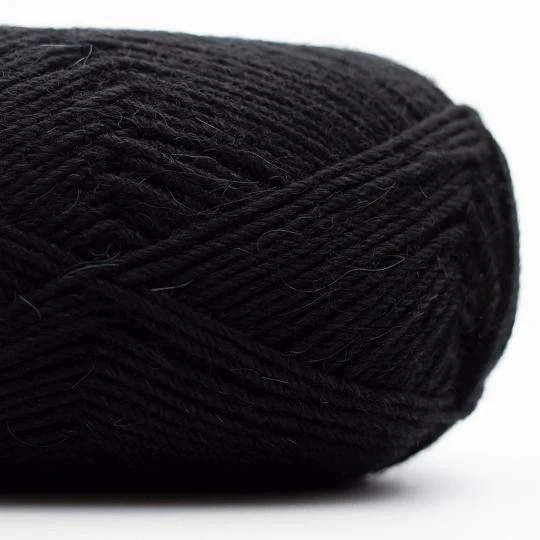 24145-edelweiss-alpaka-4-ply-25g-1.webp
