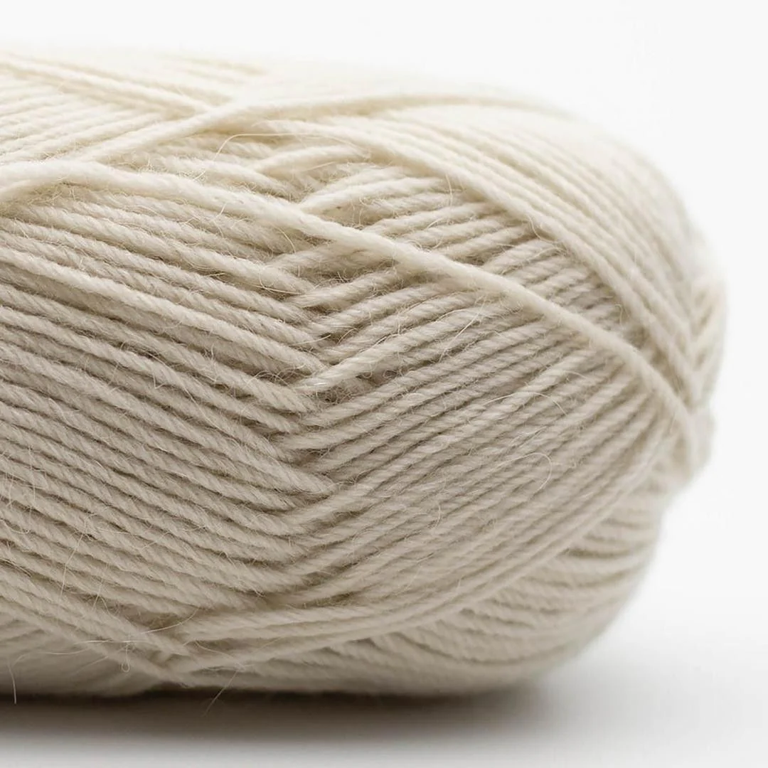 24145-edelweiss-alpaka-4-ply-25g-1.webp