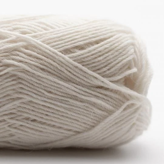 24145-edelweiss-alpaka-4-ply-25g-1.webp