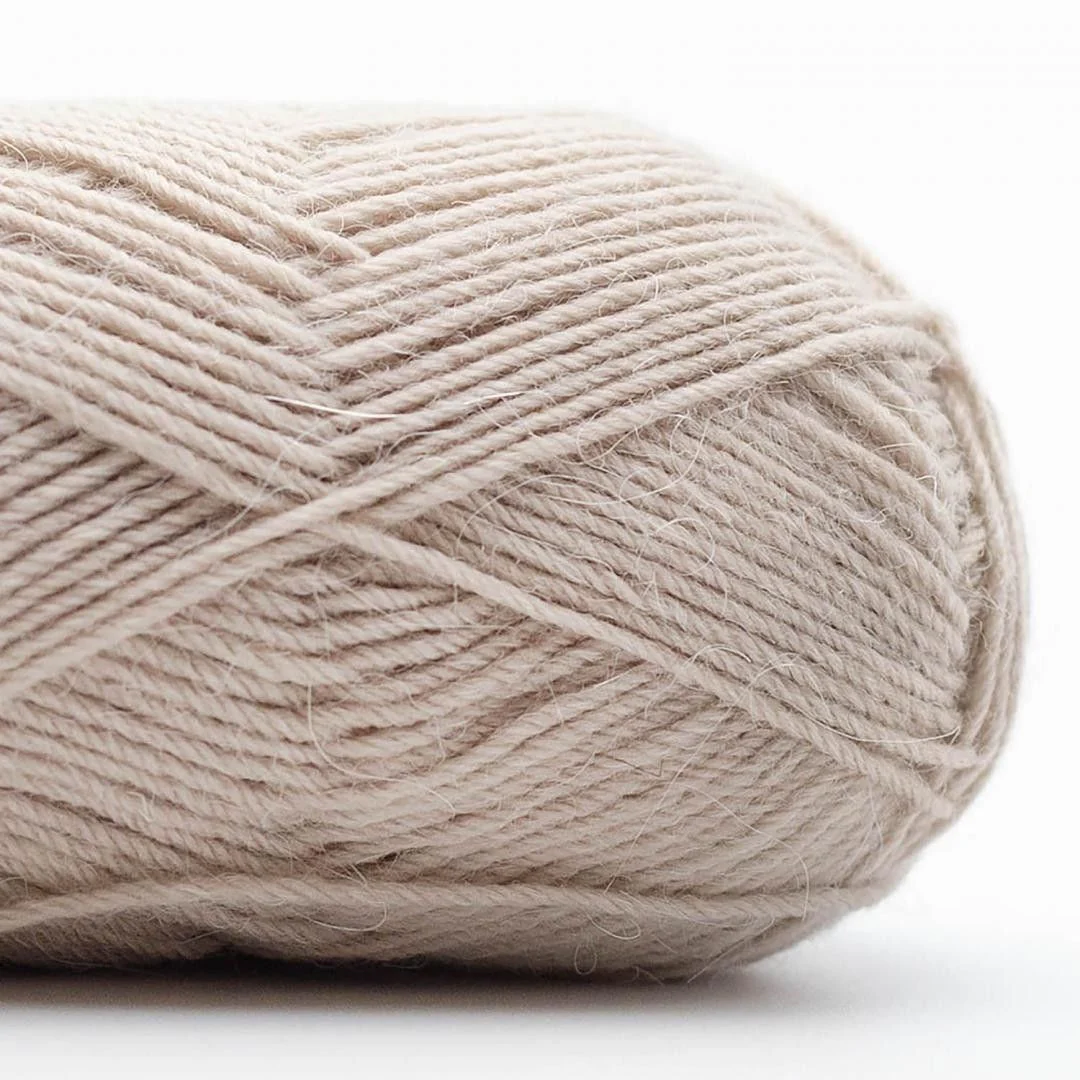 24145-edelweiss-alpaka-4-ply-25g-1.webp