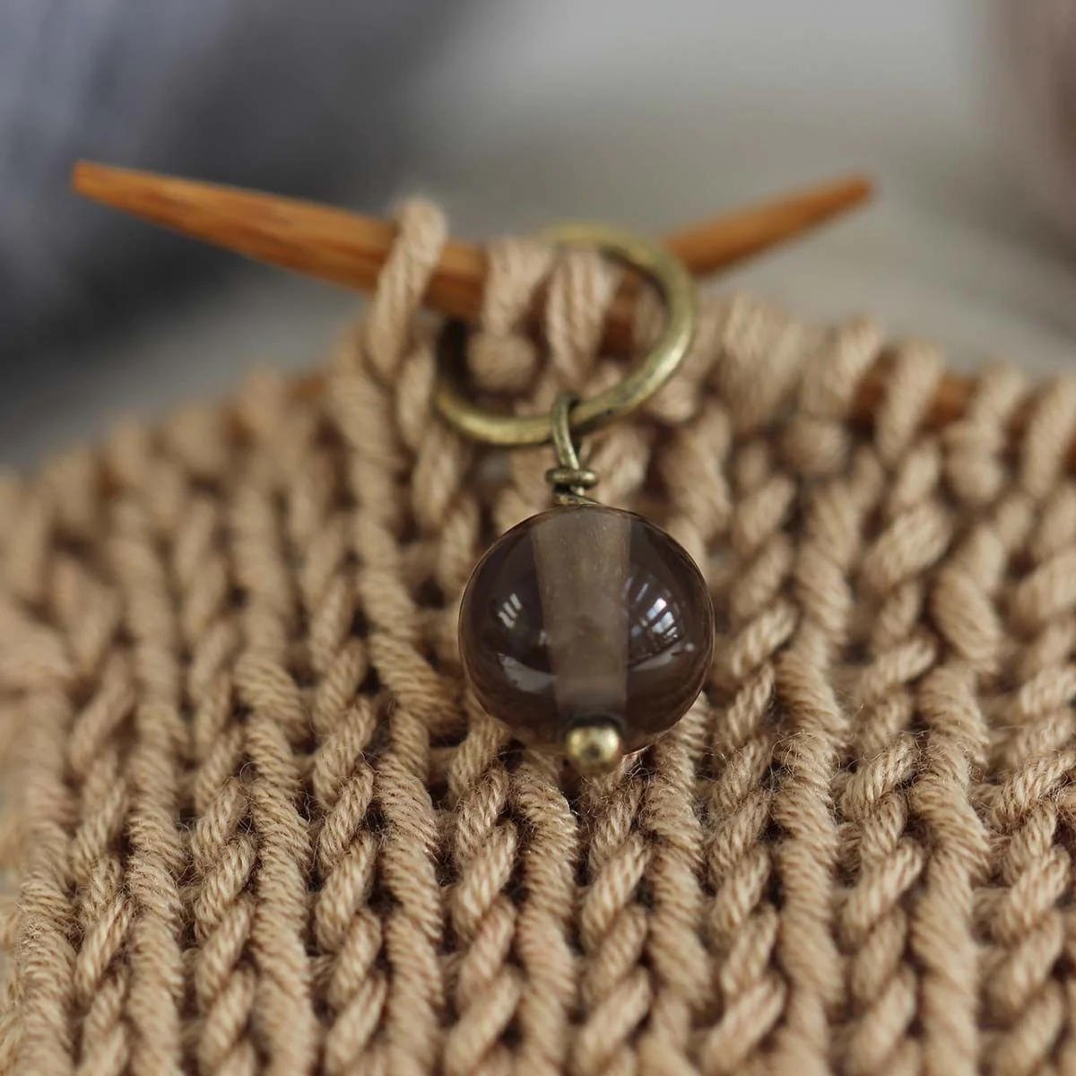 24239-stitch-markers-with-beads-1.webp