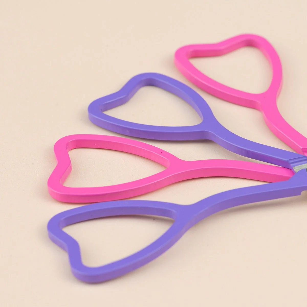 2528-scissors-heart-1.webp