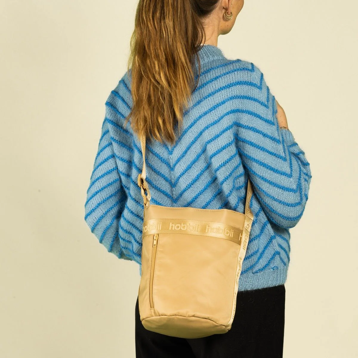 2550-bucket-bag-1.webp