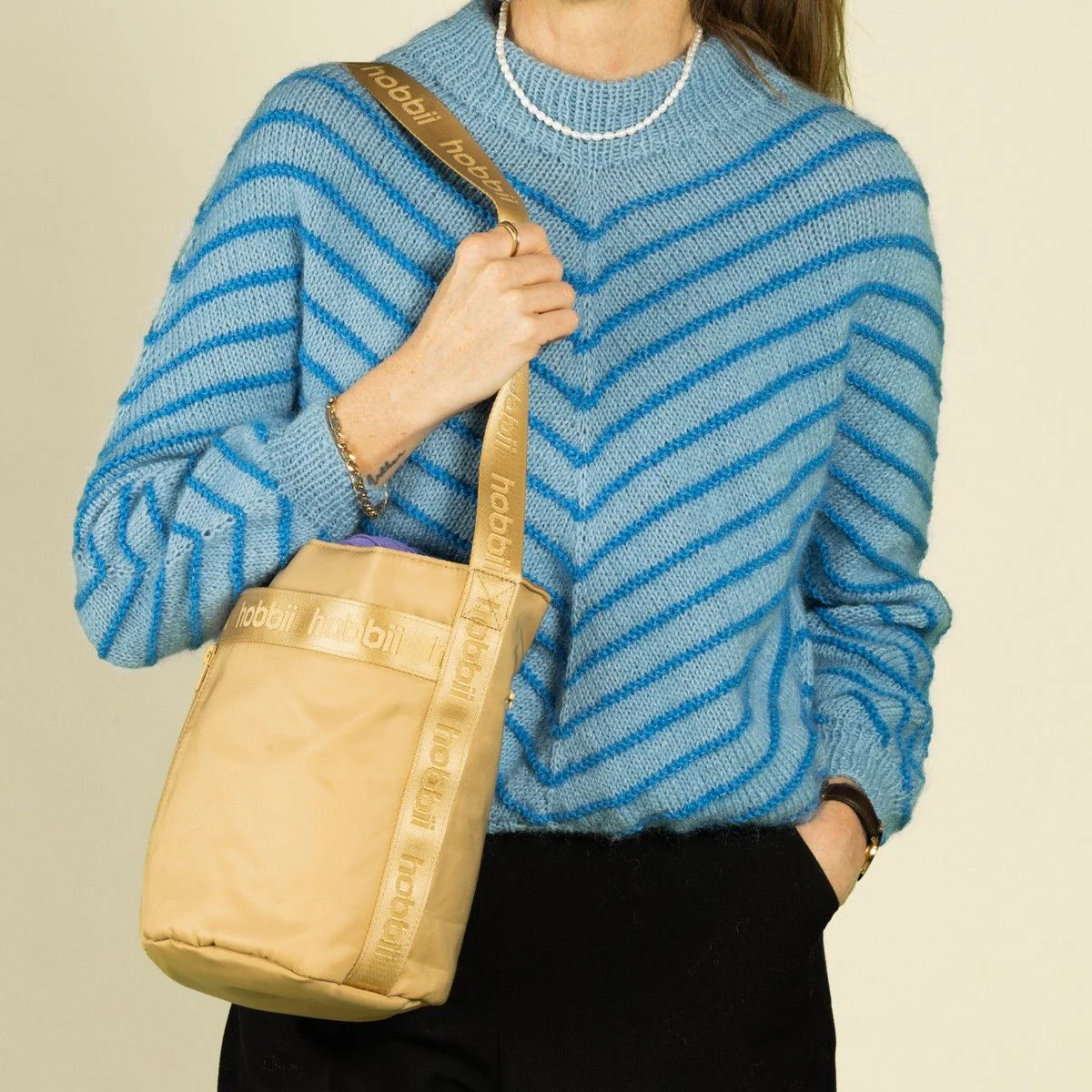 2550-bucket-bag-1.webp