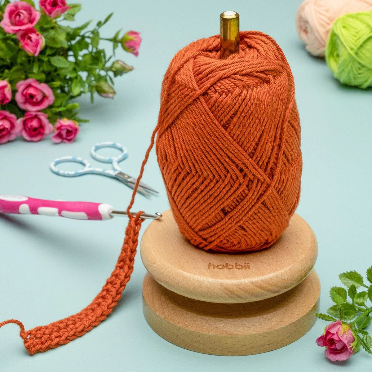 2555-wooden-yarn-holder-1.webp