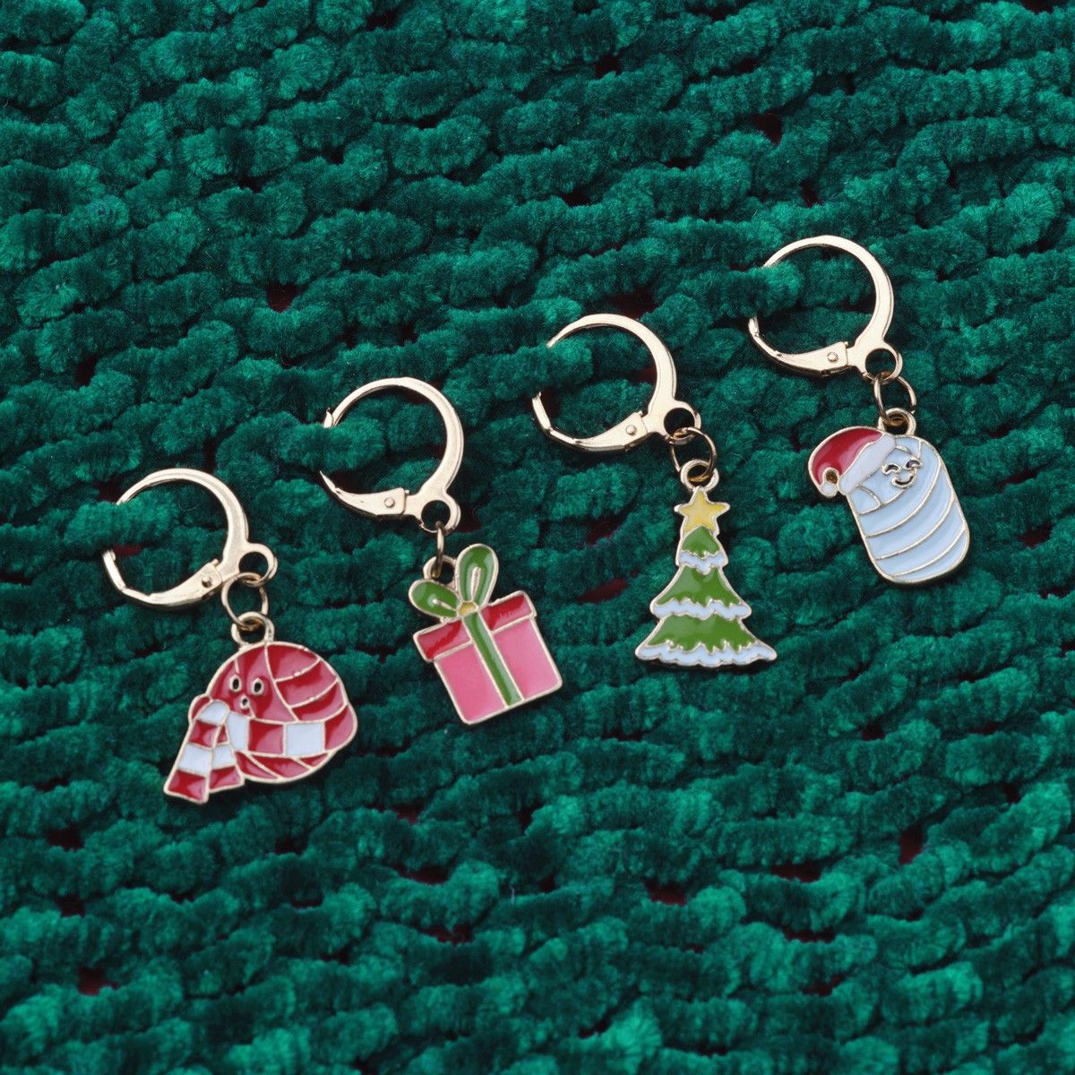 2557-christmas-stitch-markers-yarniis-1.webp