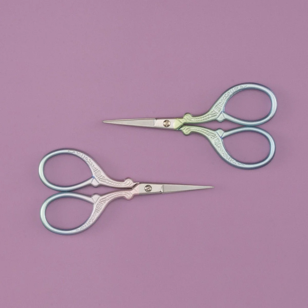 2570-scissors-ornament-ombr–1.webp