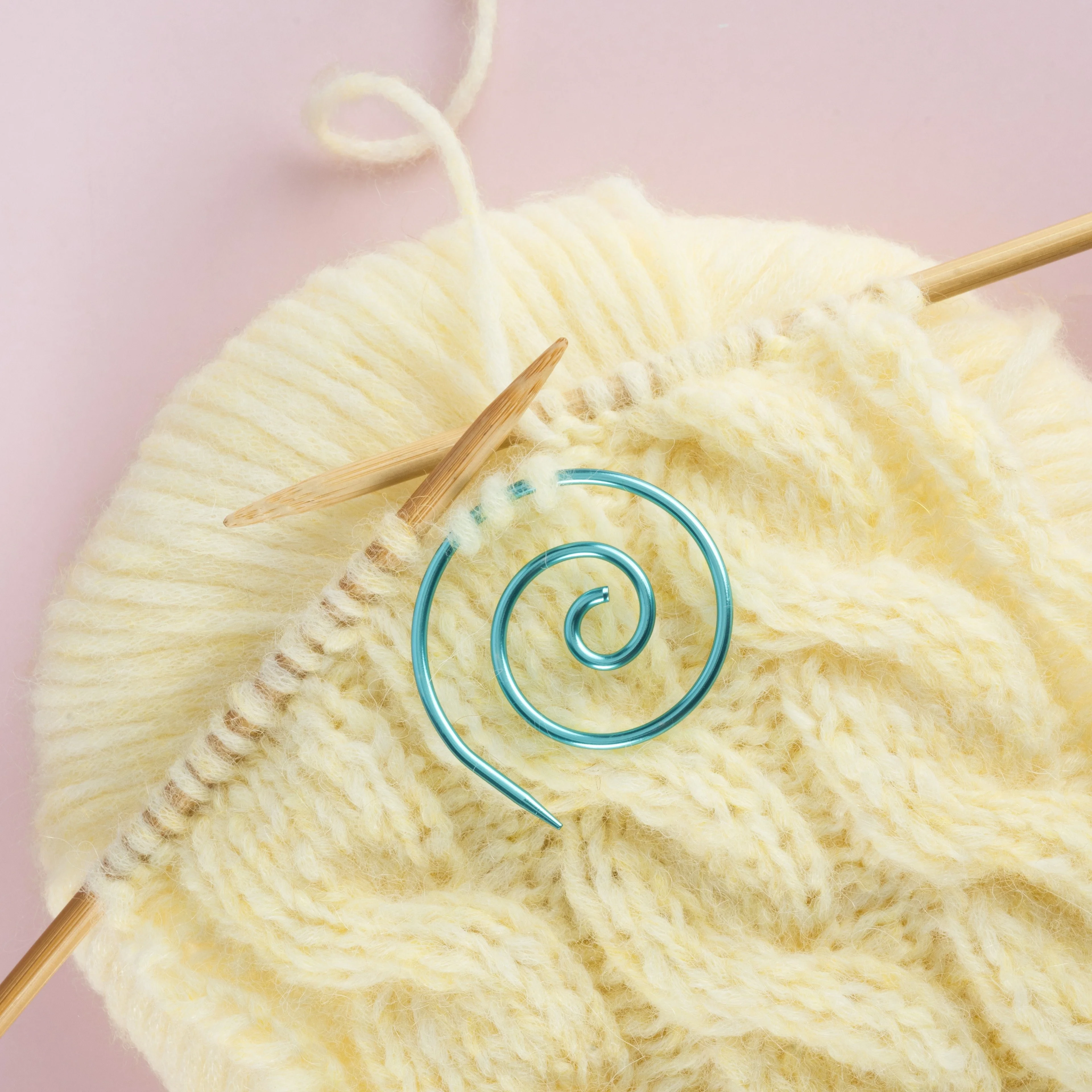 2595-cable-needles-spiral-1.webp