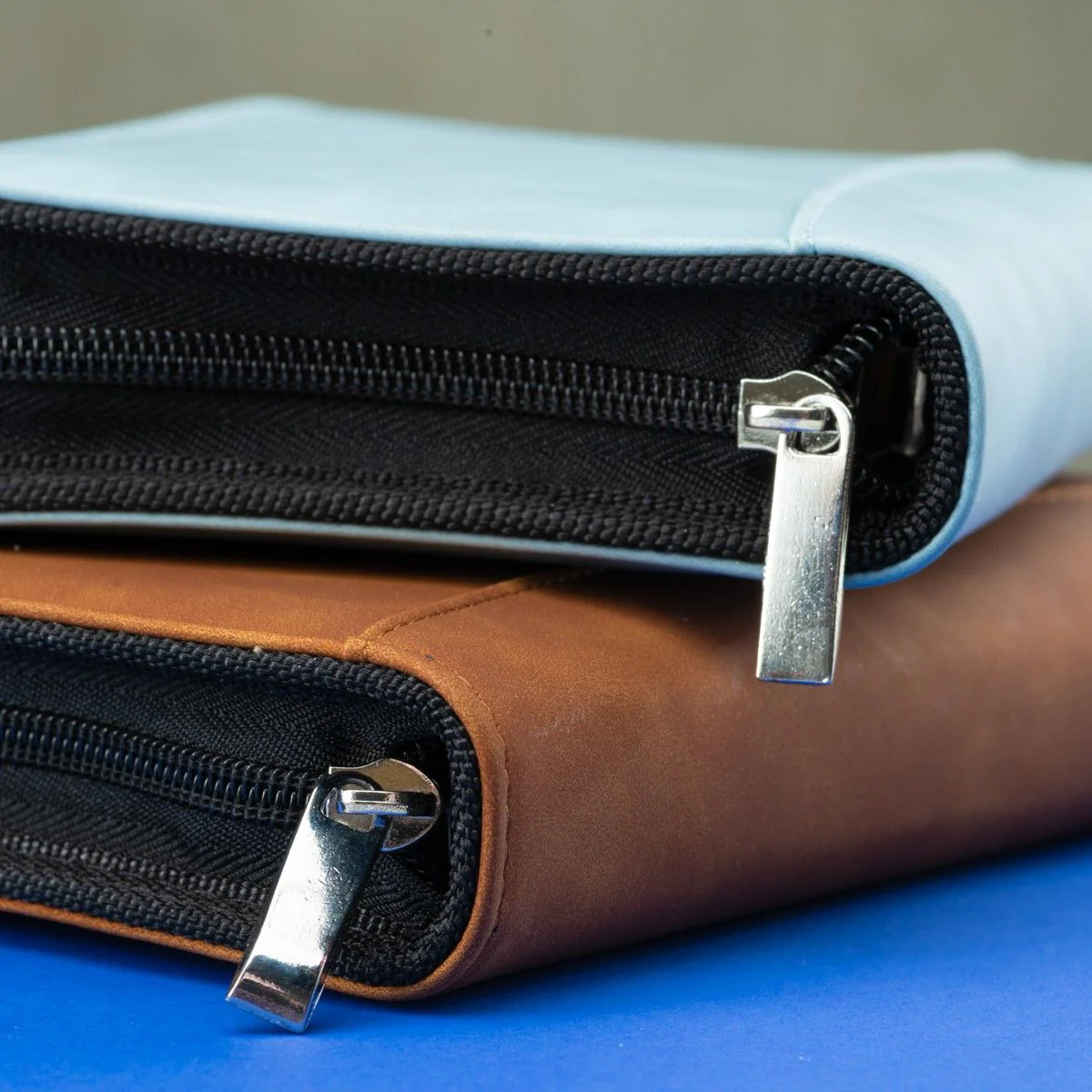 2888-pu-organiser-w-zip-pockets-1.webp