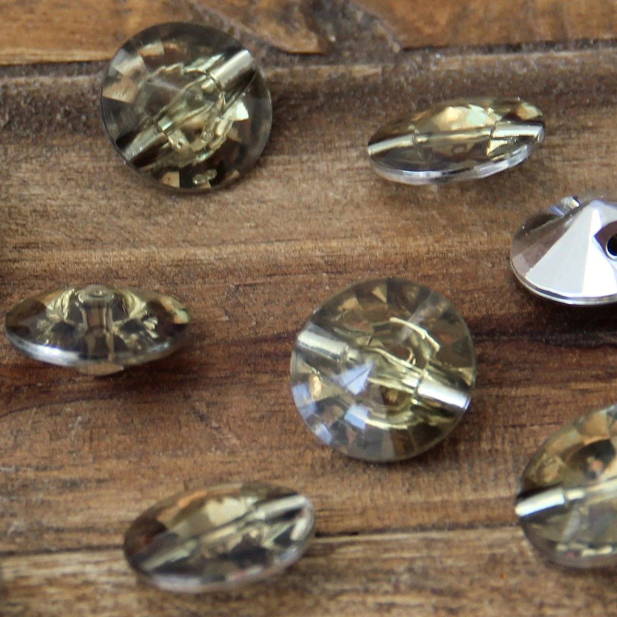 2979-tunnel-shank-cocktail-buttons-18-mm-0-7-inches–1.webp