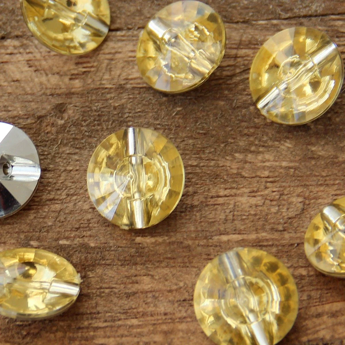 2979-tunnel-shank-cocktail-buttons-18-mm-0-7-inches–1.webp