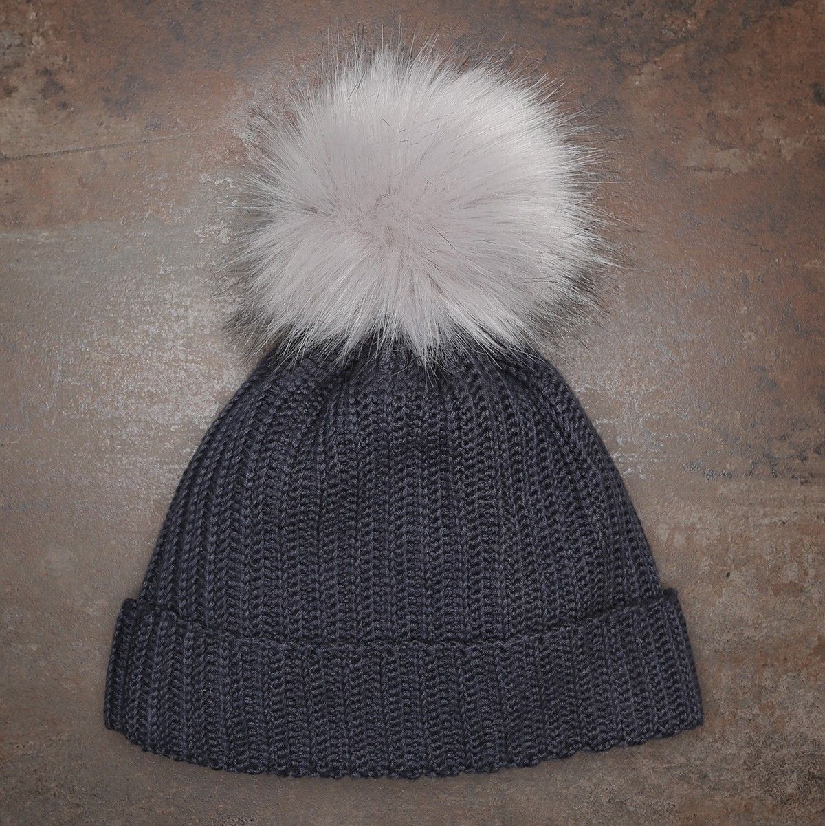 3030-pom-pom-w-button-gray-large-1.webp