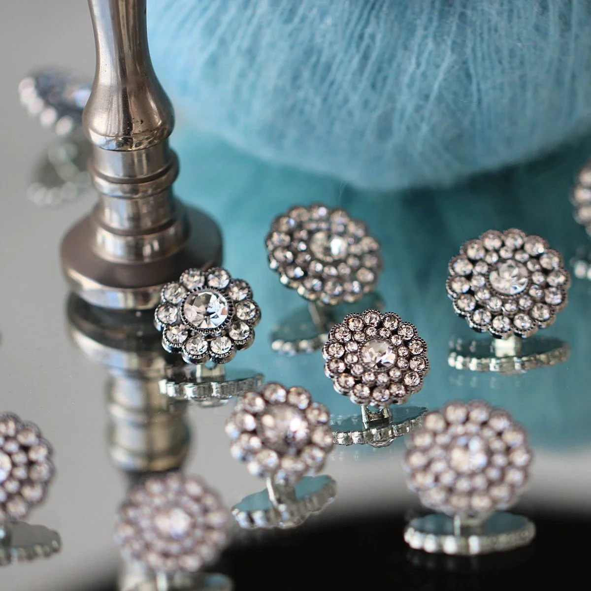 3074-bling-buttons-large-stones-silver-4-pcs–1.webp