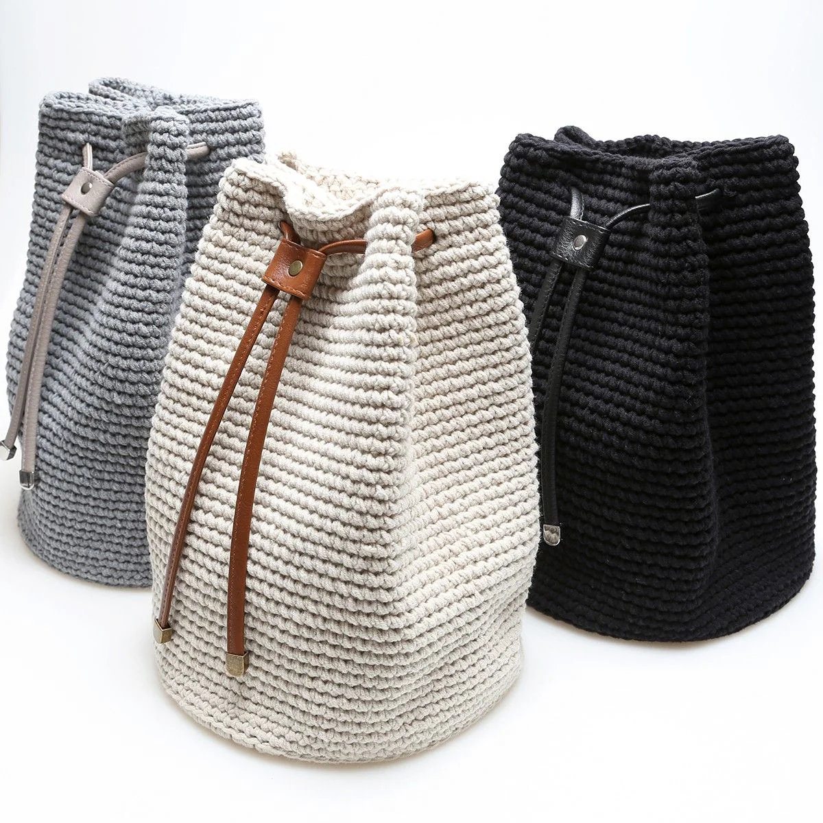 3104-bag-drawstring-black-bronze-1.webp
