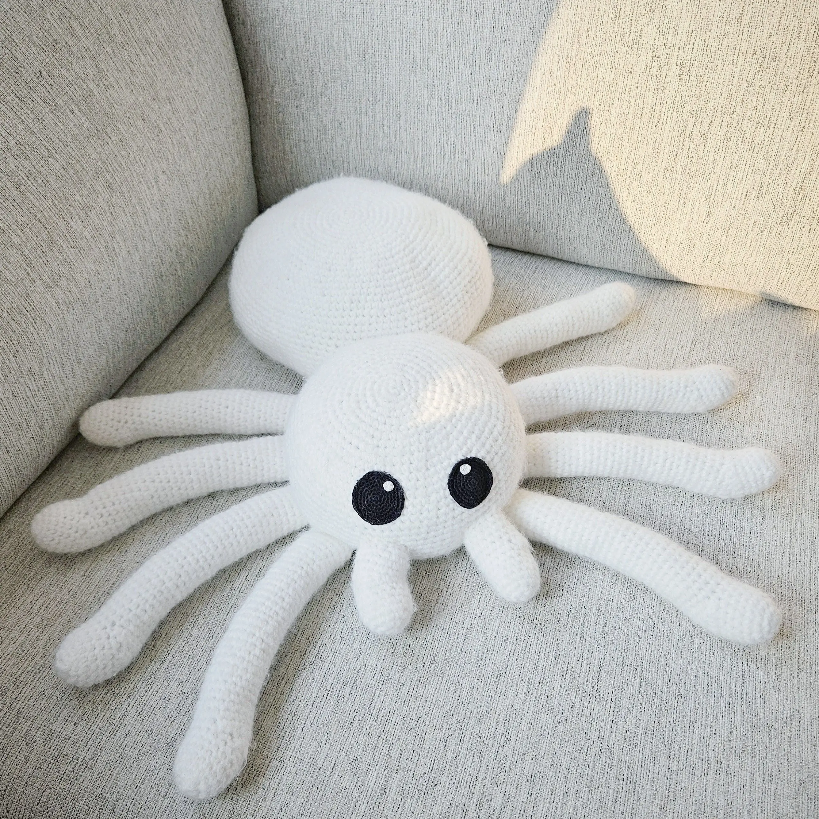 5594-couch-potato-spider-pillow-1.webp