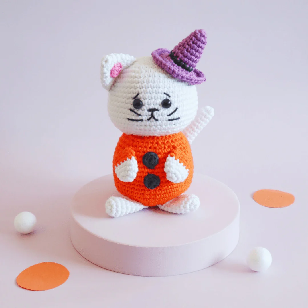 5599-luna-the-halloween-cat-1.webp