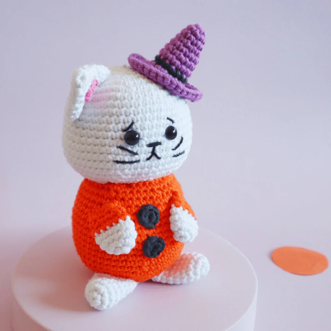 5599-luna-the-halloween-cat-1.webp