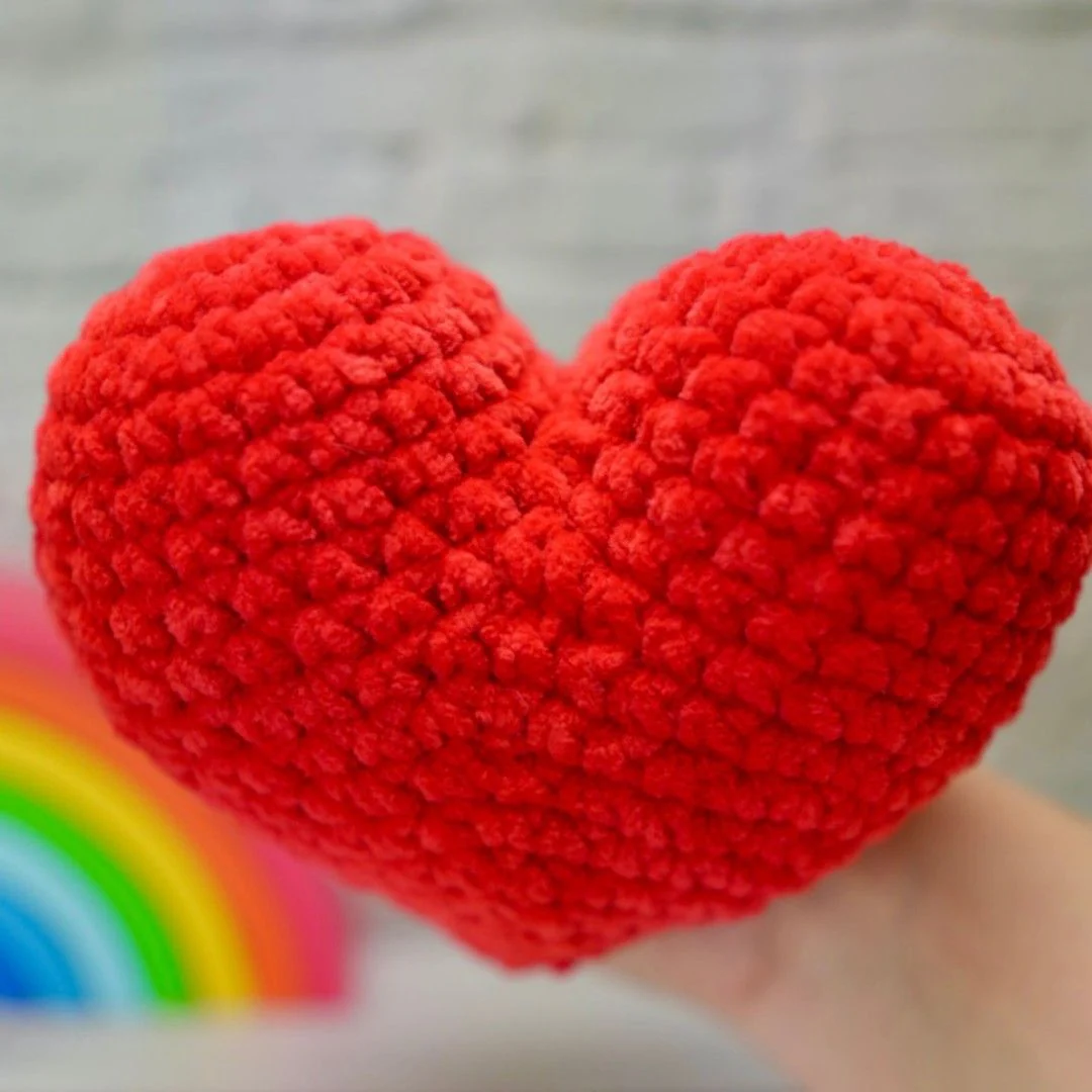 5645-holly-the-heart-1.webp